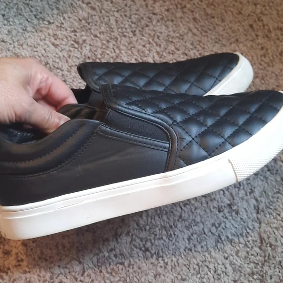 Size 8 Steve Madden black quilted skate shoes - Picture 5 of 7